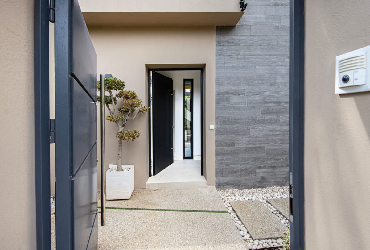 Se vende Villa - Chalet de 5 dormitorios en Costa Del Sol, Málaga, España