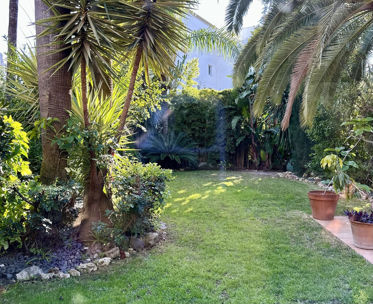 4 Bed Townhouse for sale in Estepona Costa Del Sol, Málaga, Spain