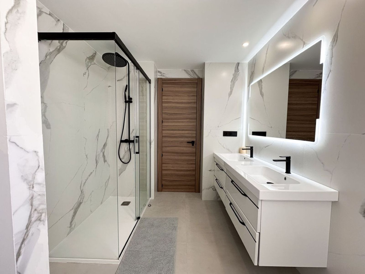 3 Bed Apartment for sale in San Pedro De Alcántara Costa Del Sol, Málaga, Spain