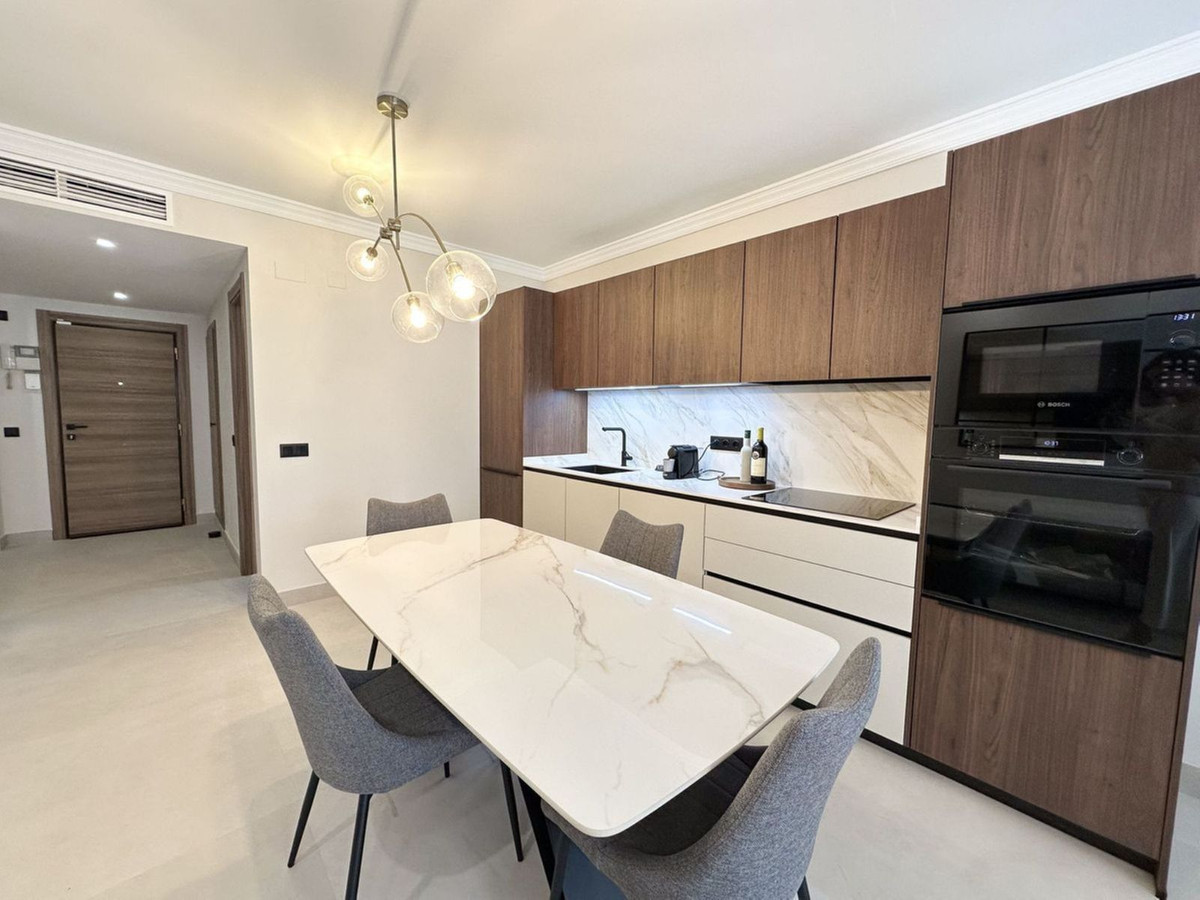 3 Bed Apartment for sale in San Pedro De Alcántara Costa Del Sol, Málaga, Spain
