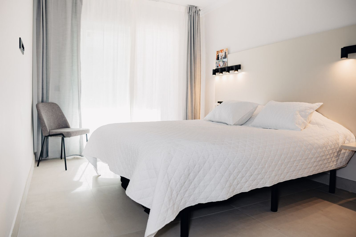 3 Bed Apartment for sale in San Pedro De Alcántara Costa Del Sol, Málaga, Spain