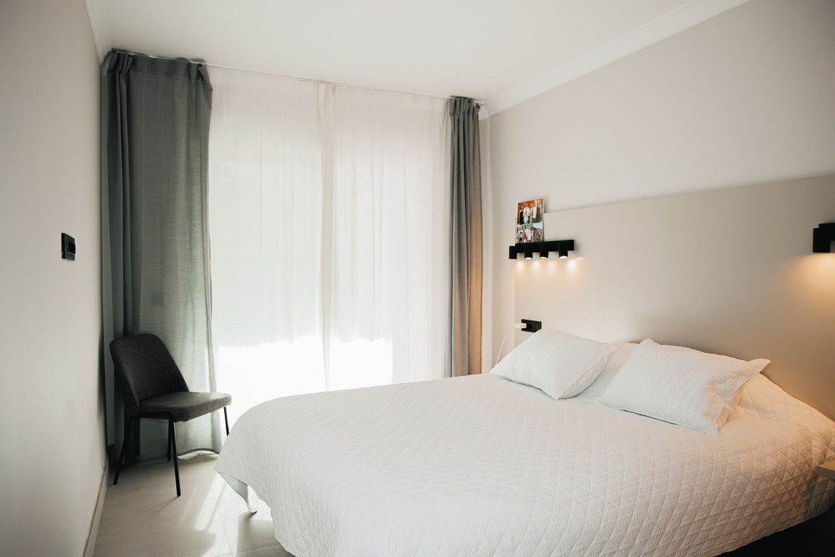 3 Bed Apartment for sale in San Pedro De Alcántara Costa Del Sol, Málaga, Spain