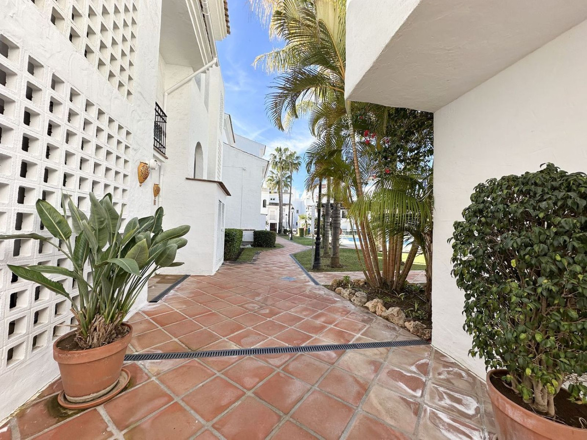 3 Bed Apartment for sale in San Pedro De Alcántara Costa Del Sol, Málaga, Spain