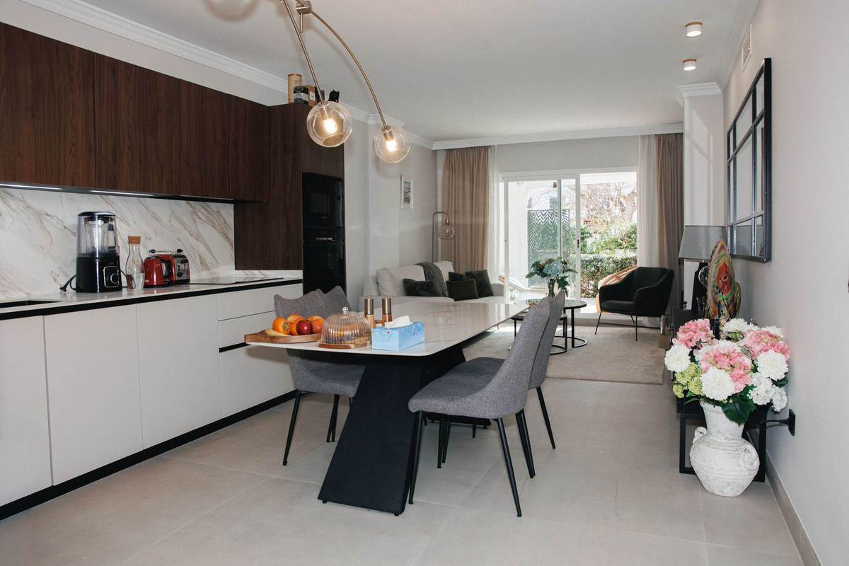 3 Bed Apartment for sale in San Pedro De Alcántara Costa Del Sol, Málaga, Spain