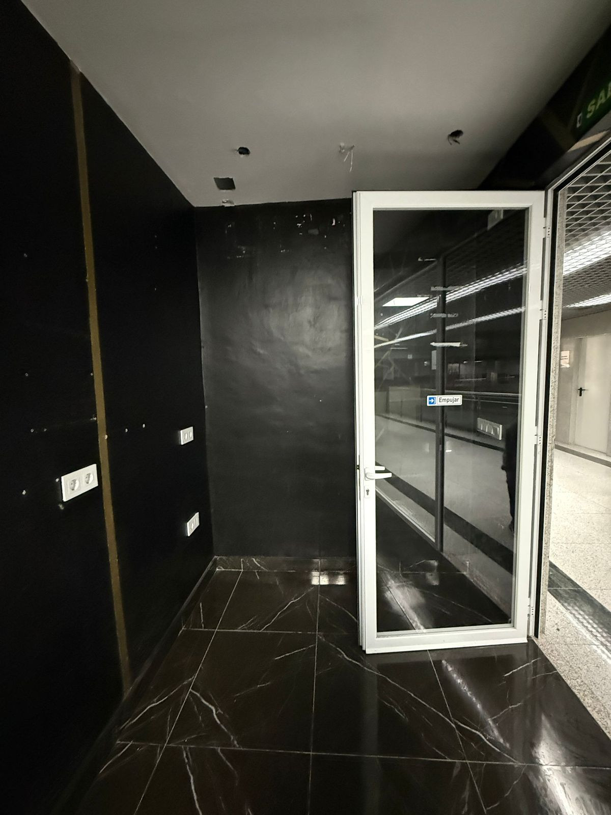 Se vende Local comercial  en Costa Del Sol, Cadiz, España