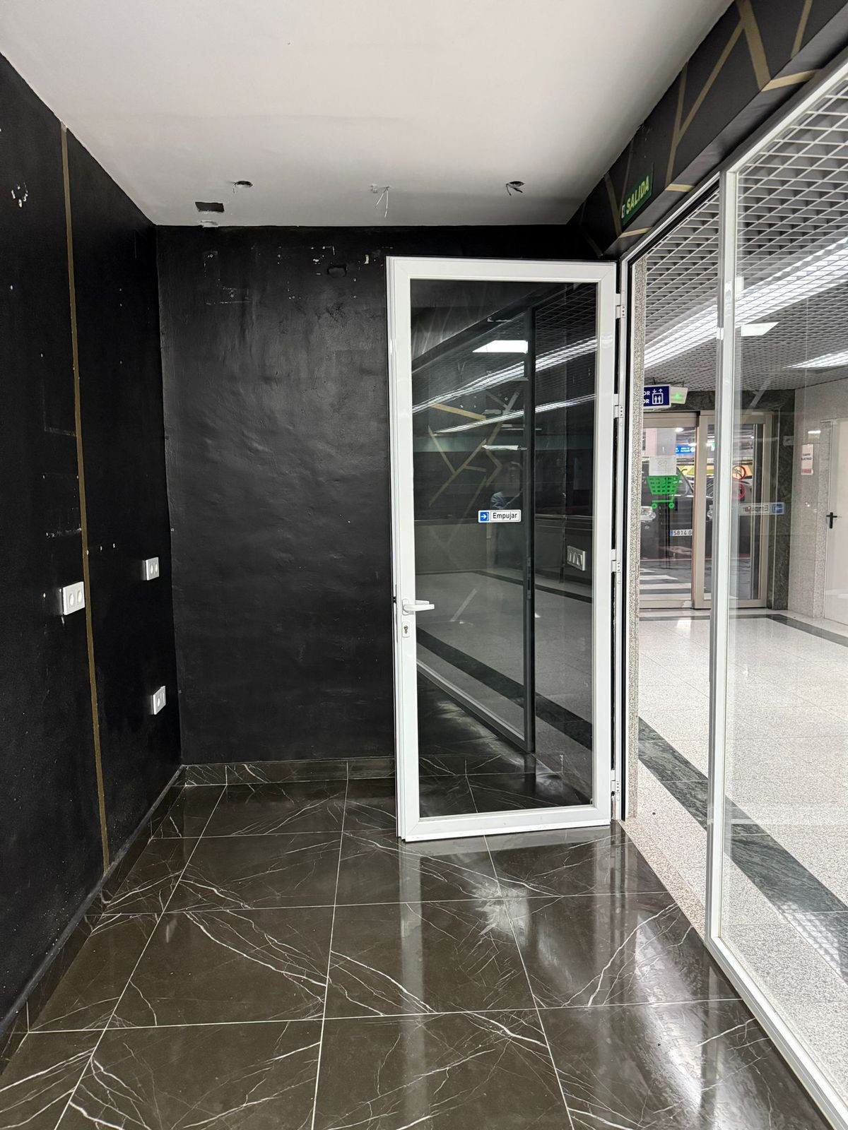 Se vende Local comercial  en Costa Del Sol, Cadiz, España