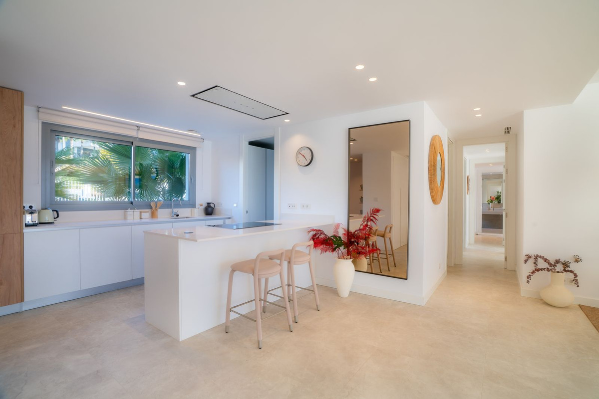 3 Bed Apartment for sale in Marbella Costa Del Sol, Málaga, Spain