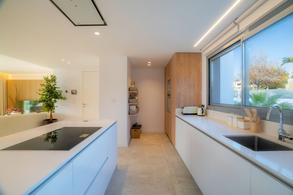 3 Bed Apartment for sale in Marbella Costa Del Sol, Málaga, Spain