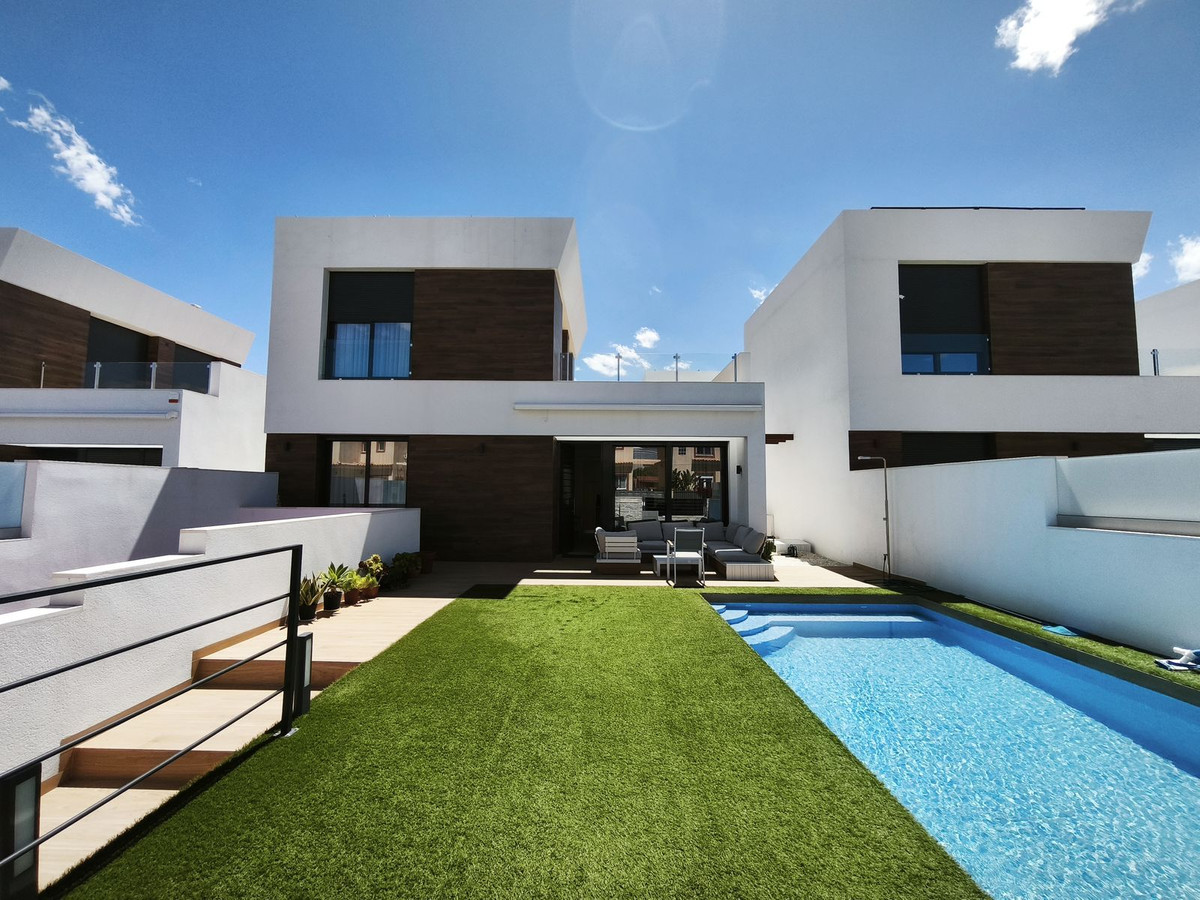 Se vende Villa - Chalet de 3 dormitorios en Costa Blanca, Alicante, España