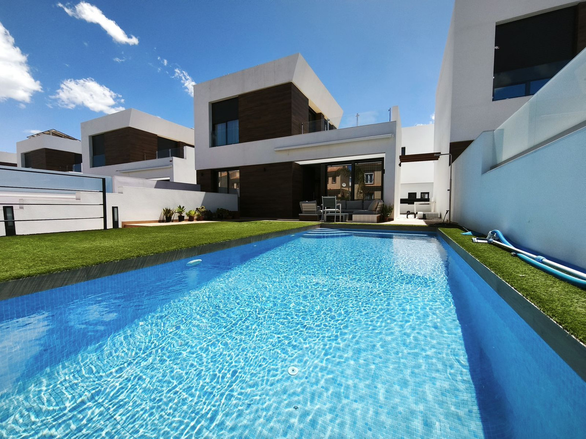 Se vende Villa - Chalet de 3 dormitorios en Costa Blanca, Alicante, España
