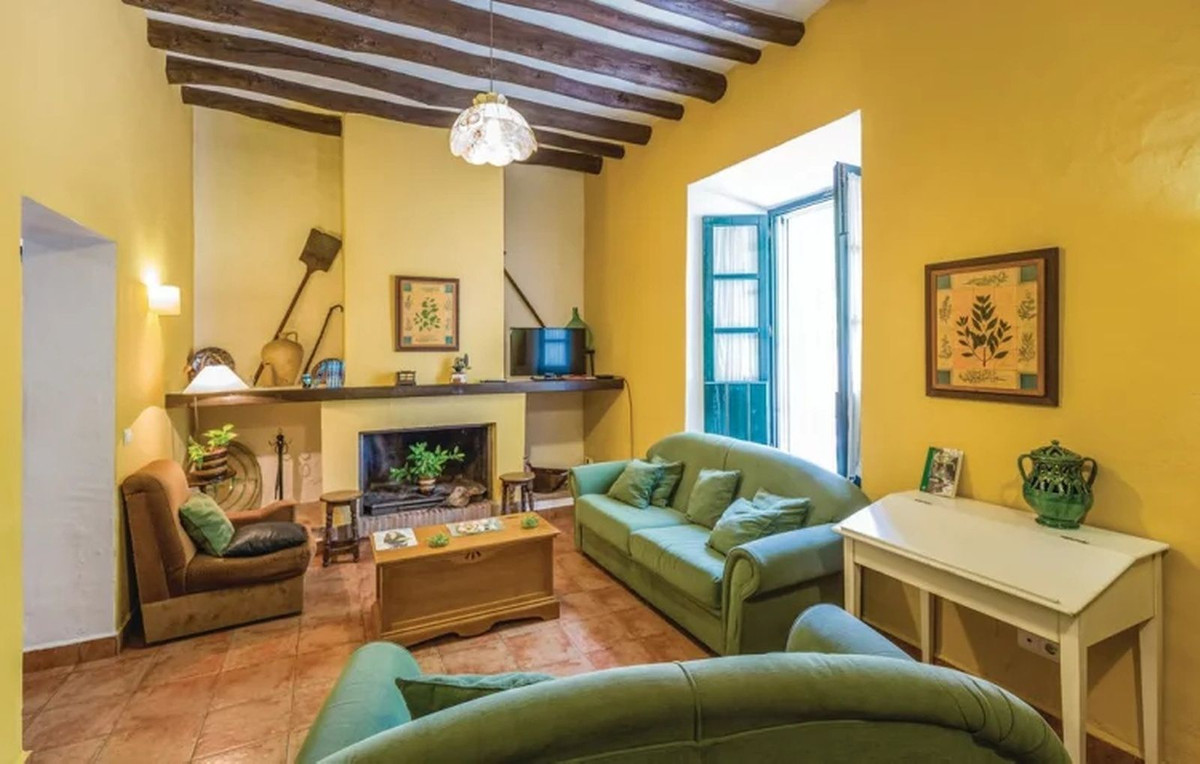 7 Bed Townhouse for sale in Cuevas Del Becerro Costa Del Sol, Málaga, Spain