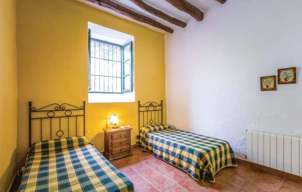 7 Bed Townhouse for sale in Cuevas Del Becerro Costa Del Sol, Málaga, Spain