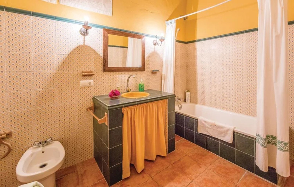 7 Bed Townhouse for sale in Cuevas Del Becerro Costa Del Sol, Málaga, Spain