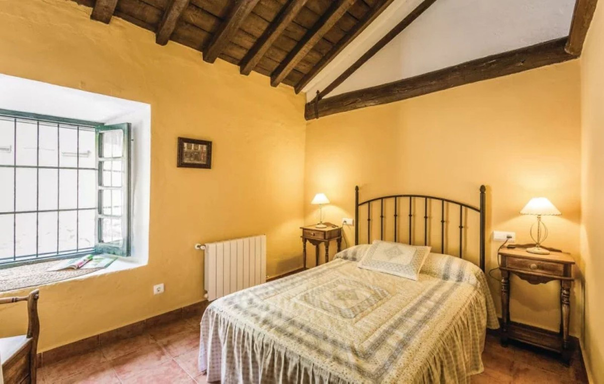 7 Bed Townhouse for sale in Cuevas Del Becerro Costa Del Sol, Málaga, Spain