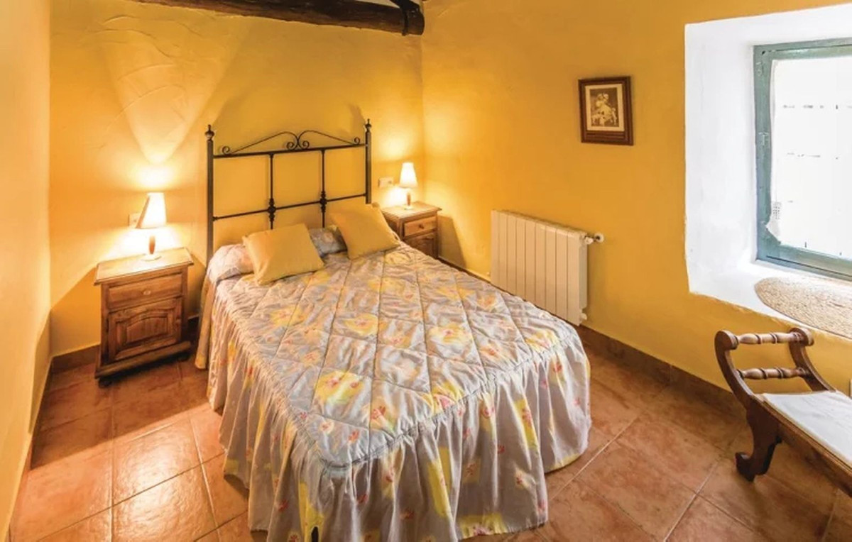 7 Bed Townhouse for sale in Cuevas Del Becerro Costa Del Sol, Málaga, Spain