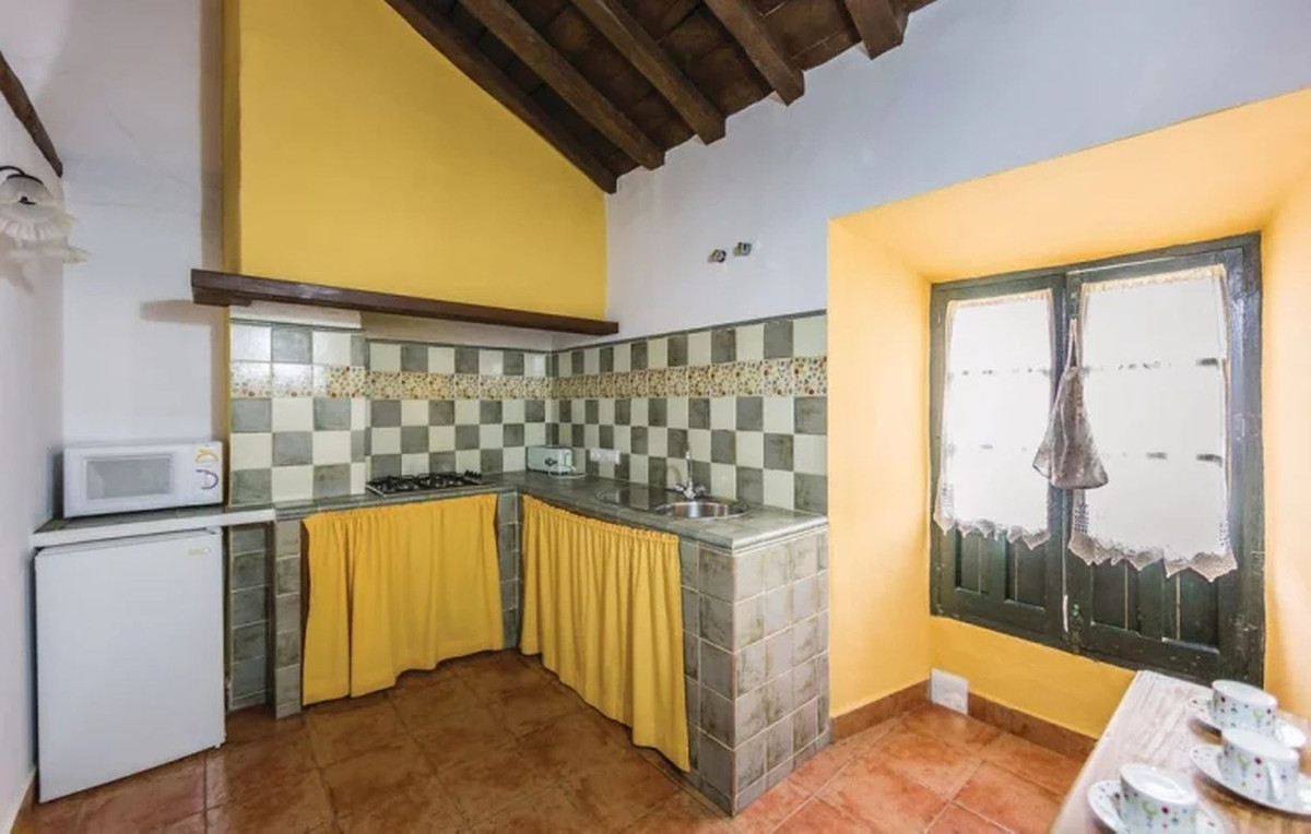 7 Bed Townhouse for sale in Cuevas Del Becerro Costa Del Sol, Málaga, Spain