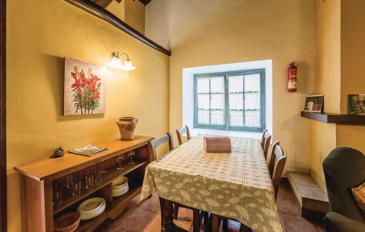 7 Bed Townhouse for sale in Cuevas Del Becerro Costa Del Sol, Málaga, Spain