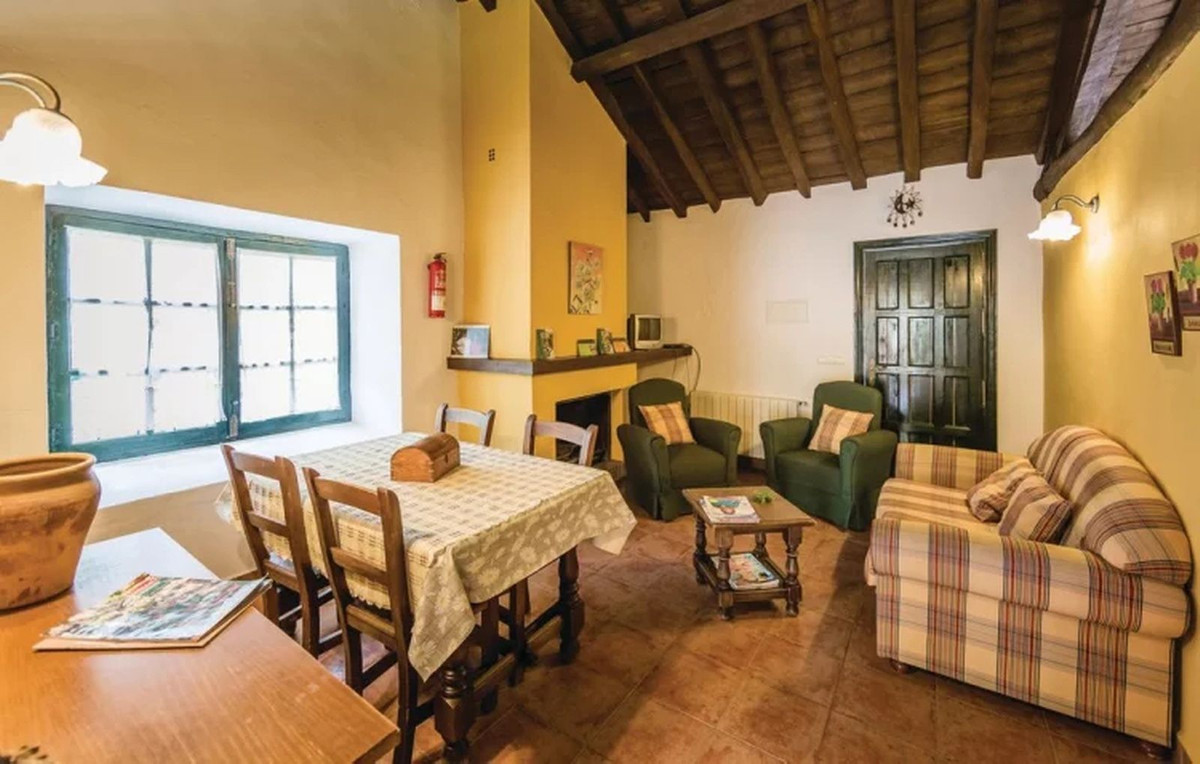 7 Bed Townhouse for sale in Cuevas Del Becerro Costa Del Sol, Málaga, Spain