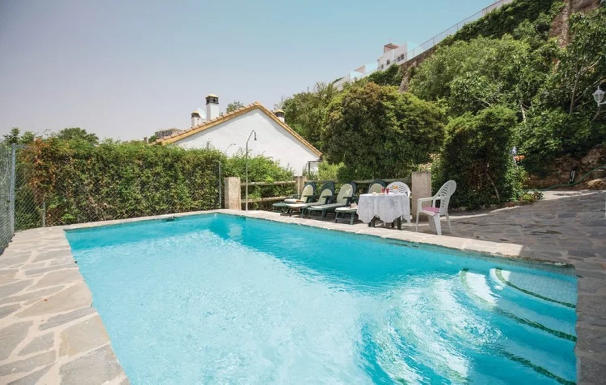 7 Bed Townhouse for sale in Cuevas Del Becerro Costa Del Sol, Málaga, Spain
