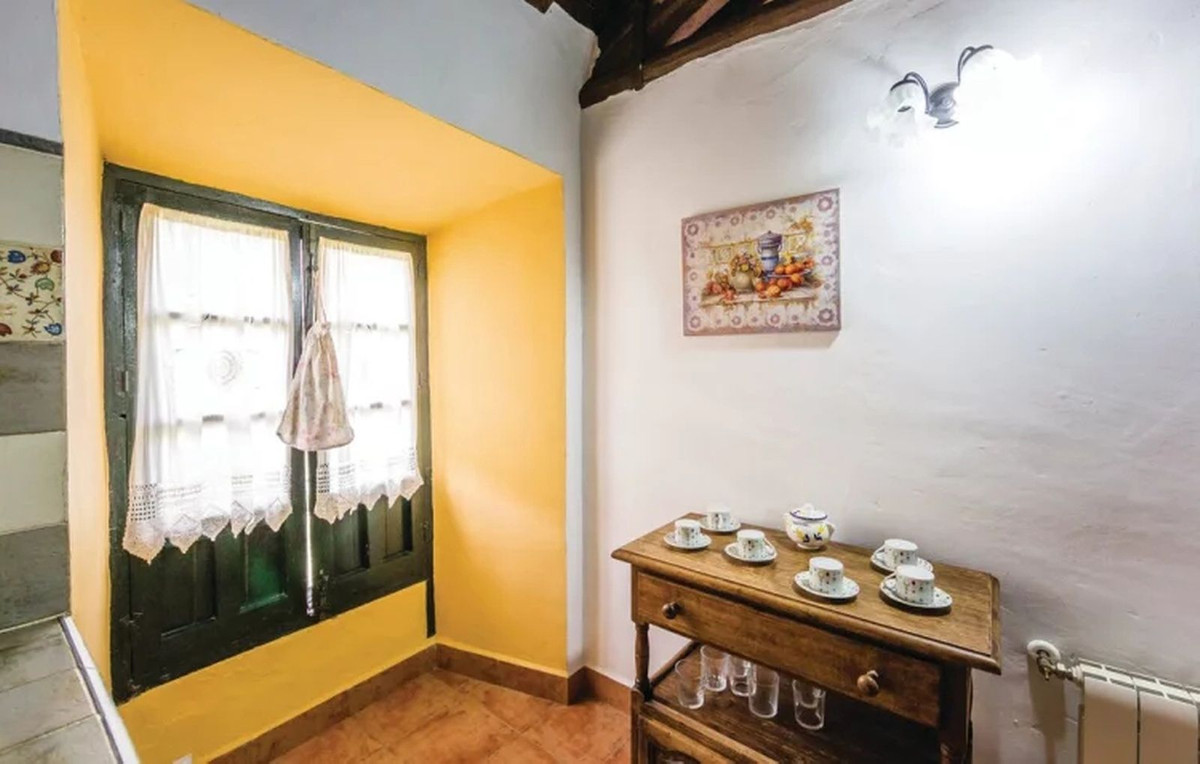 7 Bed Townhouse for sale in Cuevas Del Becerro Costa Del Sol, Málaga, Spain
