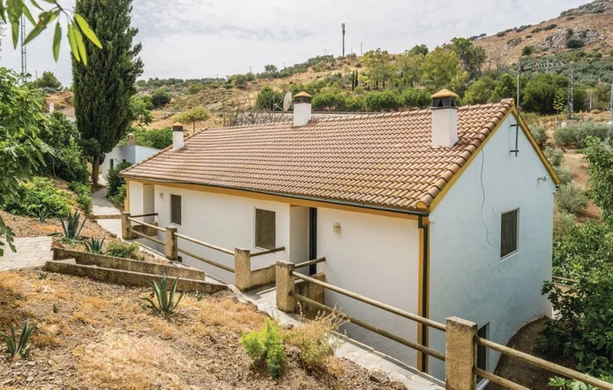 7 Bed Townhouse for sale in Cuevas Del Becerro Costa Del Sol, Málaga, Spain