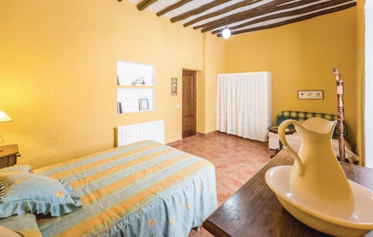 7 Bed Townhouse for sale in Cuevas Del Becerro Costa Del Sol, Málaga, Spain