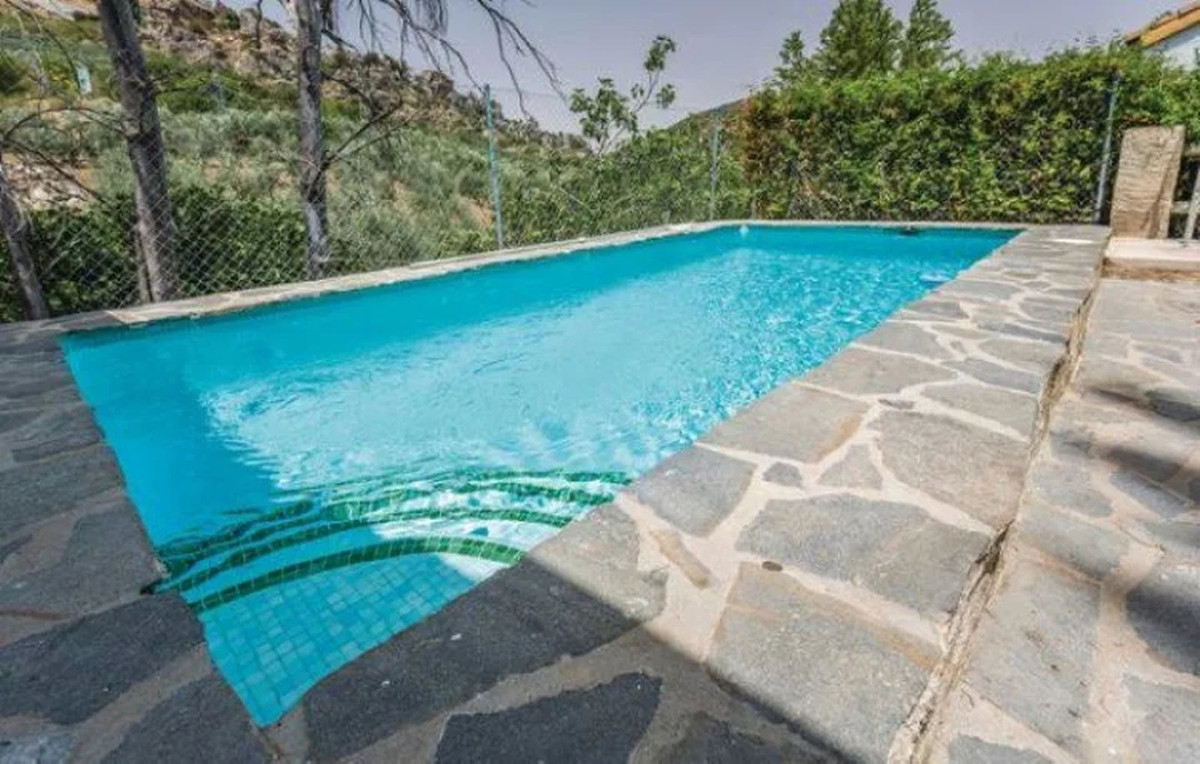 7 Bed Townhouse for sale in Cuevas Del Becerro Costa Del Sol, Málaga, Spain