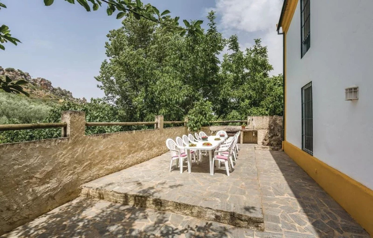 7 Bed Townhouse for sale in Cuevas Del Becerro Costa Del Sol, Málaga, Spain
