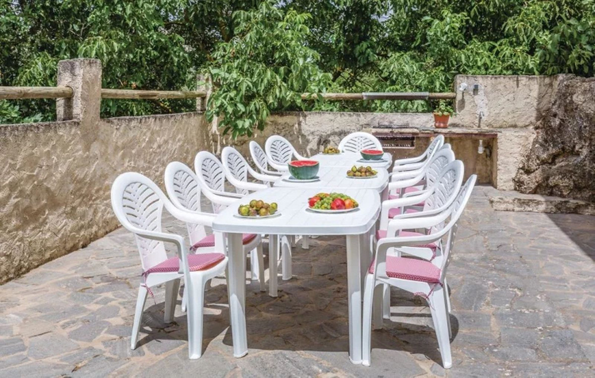 7 Bed Townhouse for sale in Cuevas Del Becerro Costa Del Sol, Málaga, Spain