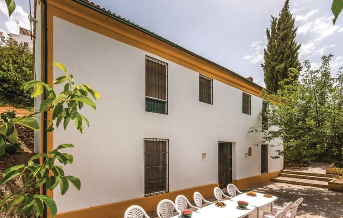 7 Bed Townhouse for sale in Cuevas Del Becerro Costa Del Sol, Málaga, Spain