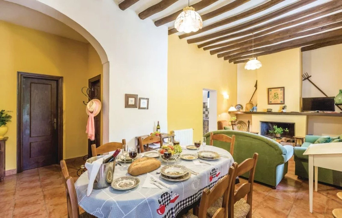 7 Bed Townhouse for sale in Cuevas Del Becerro Costa Del Sol, Málaga, Spain