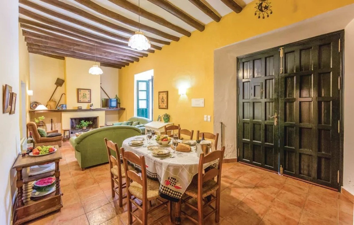 7 Bed Townhouse for sale in Cuevas Del Becerro Costa Del Sol, Málaga, Spain