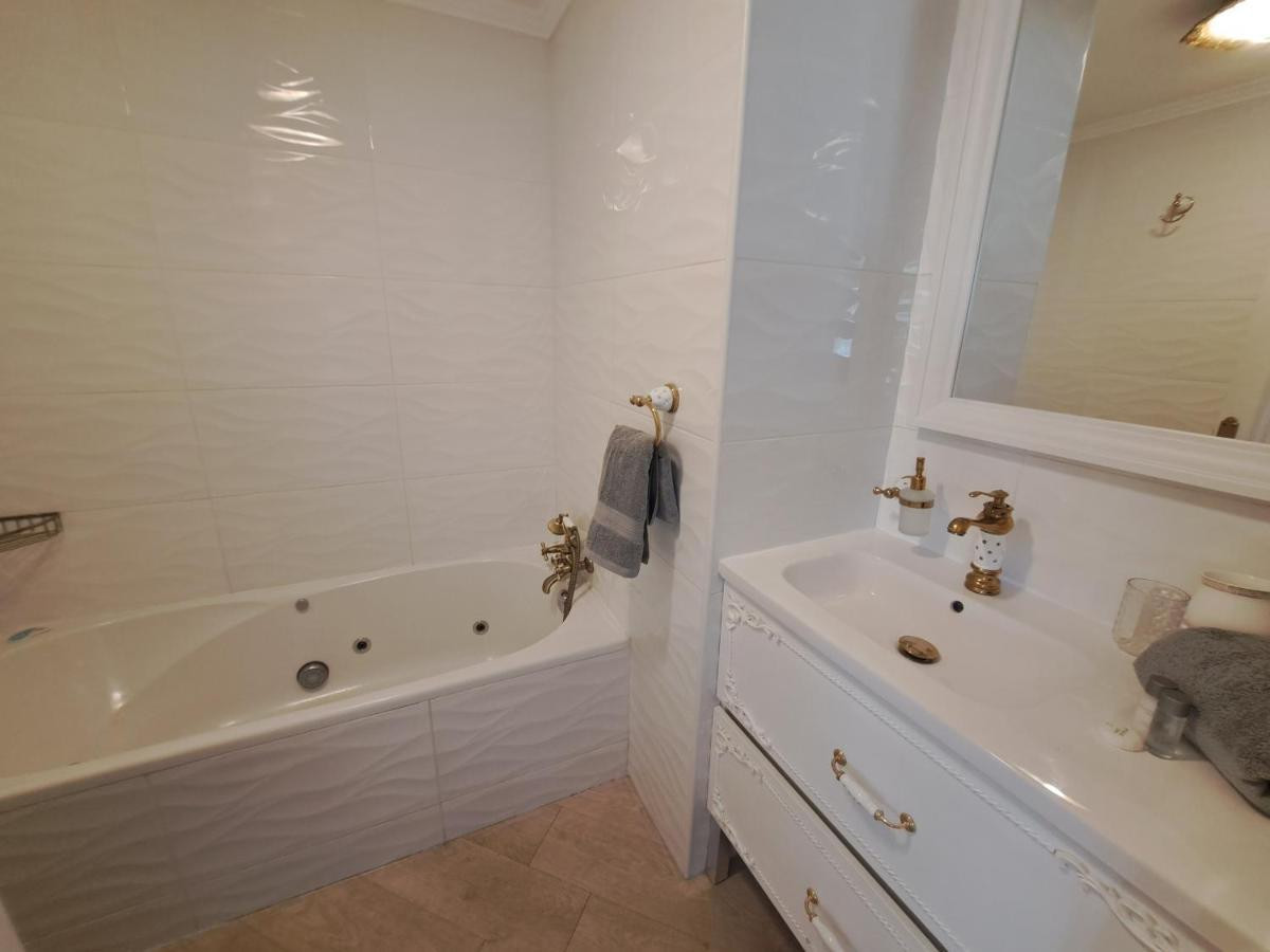 Se vende Apartamento Planta Media de 3 dormitorios en Costa Del Sol, Málaga, España