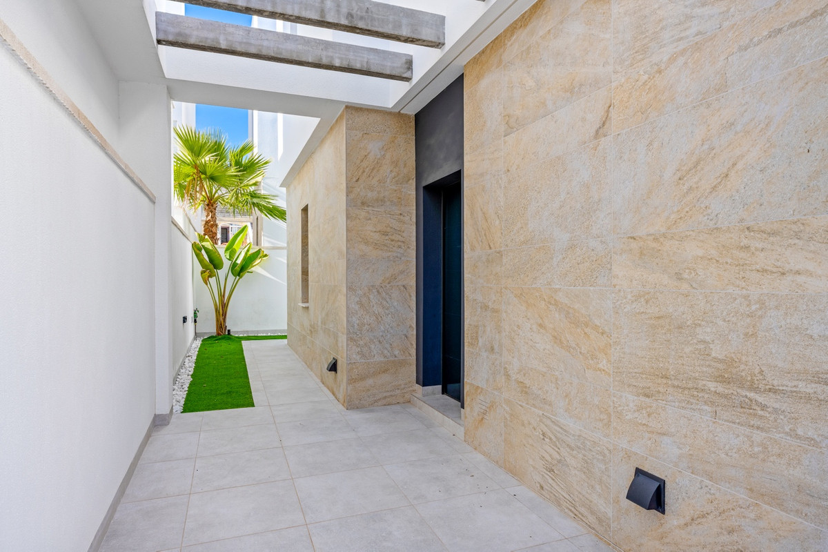 3 Bed Townhouse for sale in Blue Lagoon Costa Blanca, Alicante, Spain