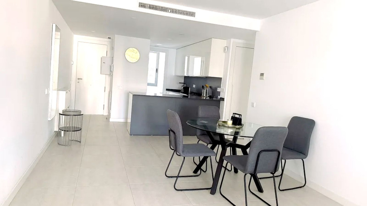 Se vende Apartamento Planta Media de 2 dormitorios en Costa Del Sol, Málaga, España