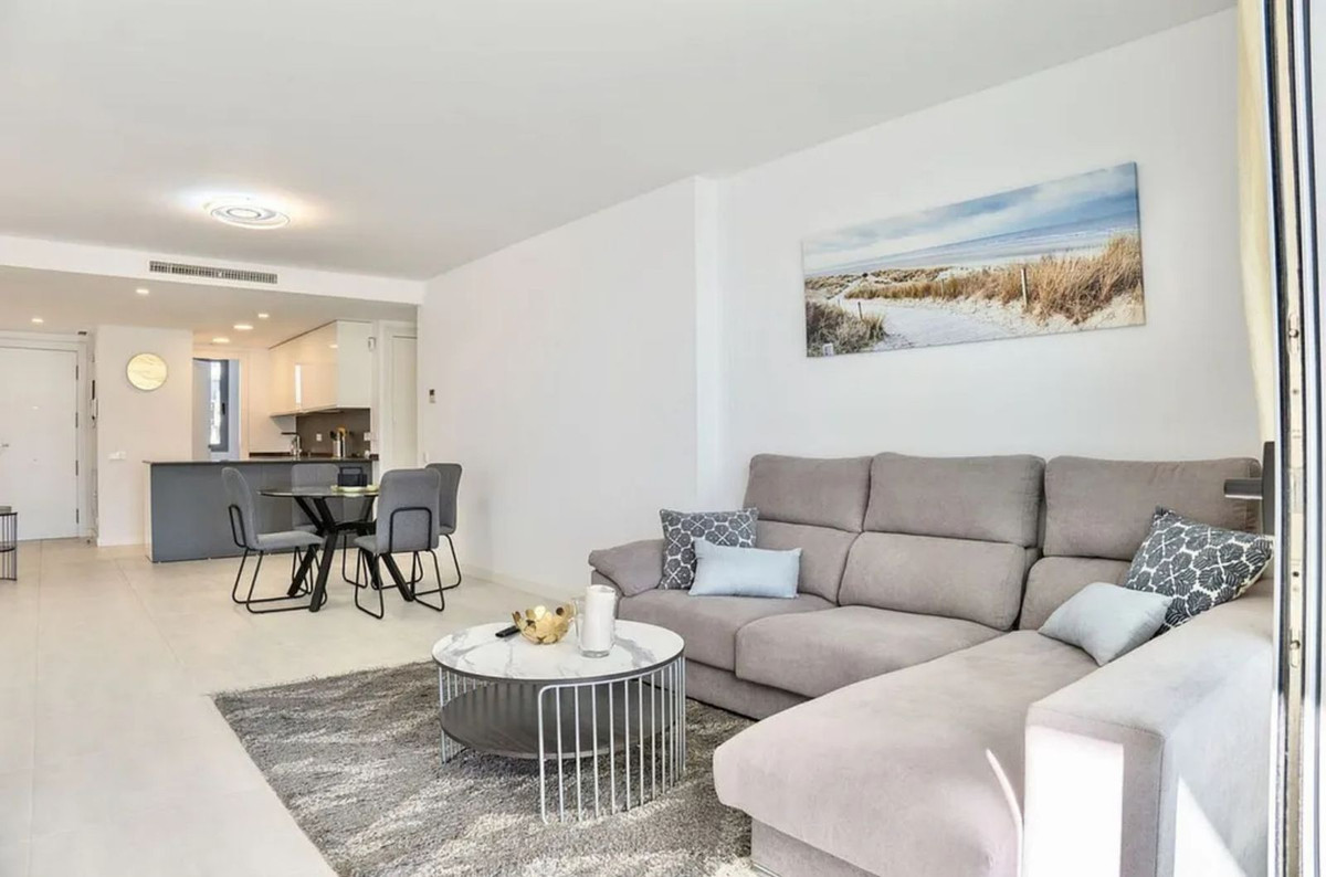 Se vende Apartamento Planta Media de 2 dormitorios en Costa Del Sol, Málaga, España