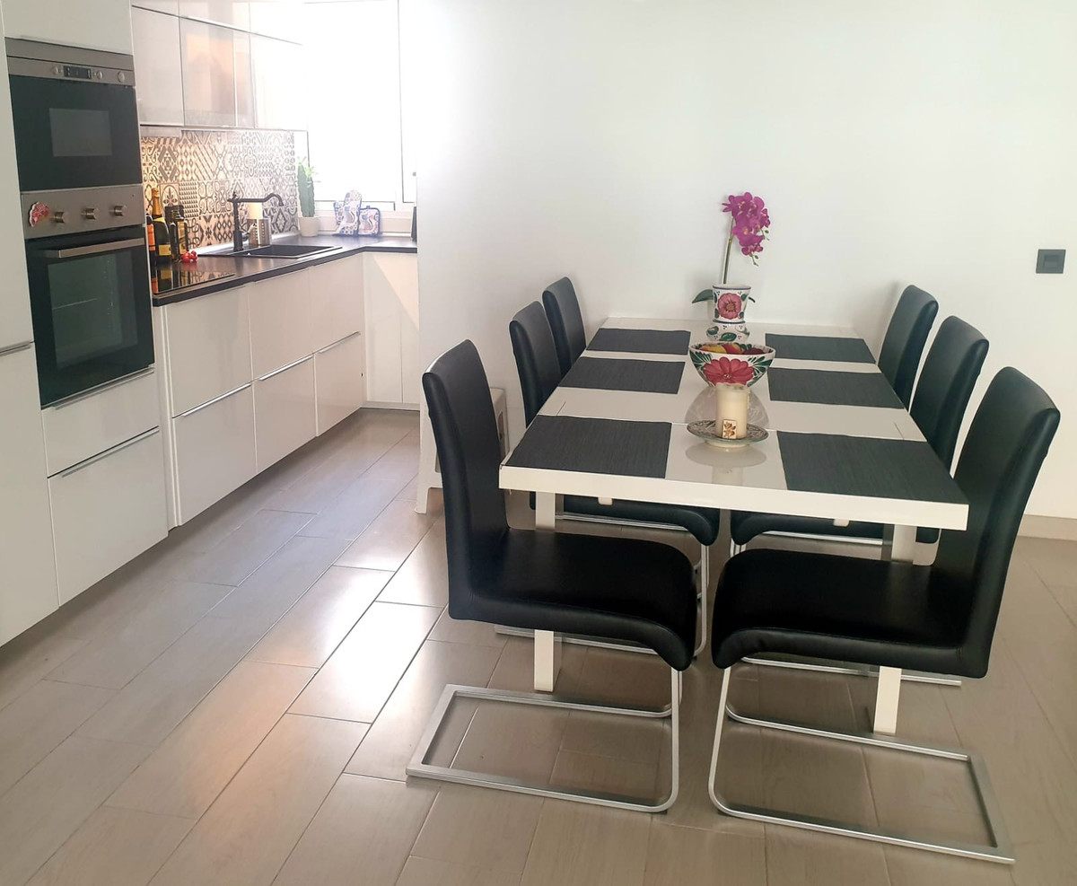 Se vende Apartamento Planta Media de 2 dormitorios en Costa Del Sol, Málaga, España