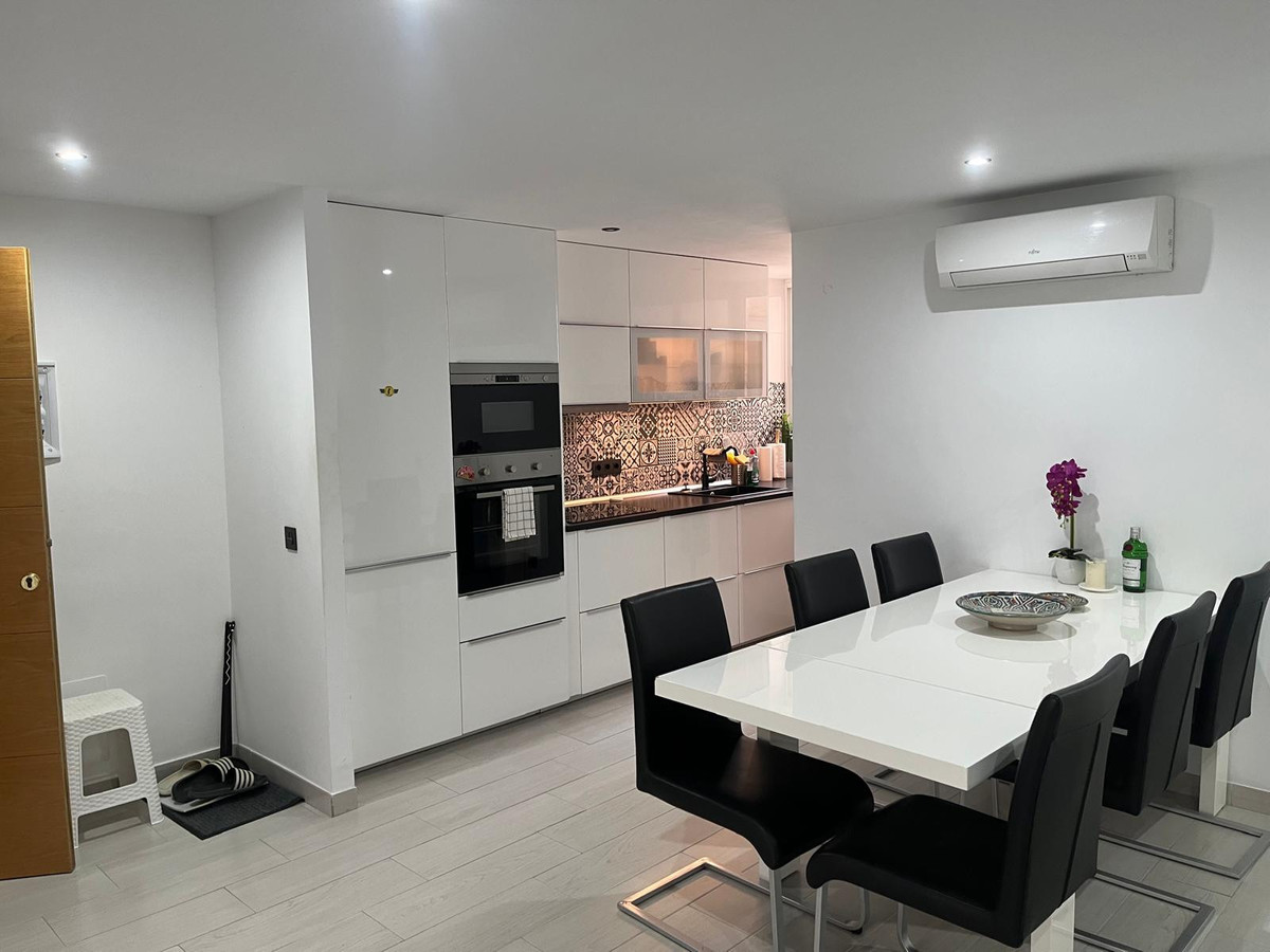 Se vende Apartamento Planta Media de 2 dormitorios en Costa Del Sol, Málaga, España