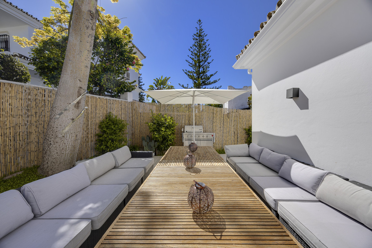 5 Bed Townhouse for sale in Guadalmina Alta Costa Del Sol, Málaga, Spain