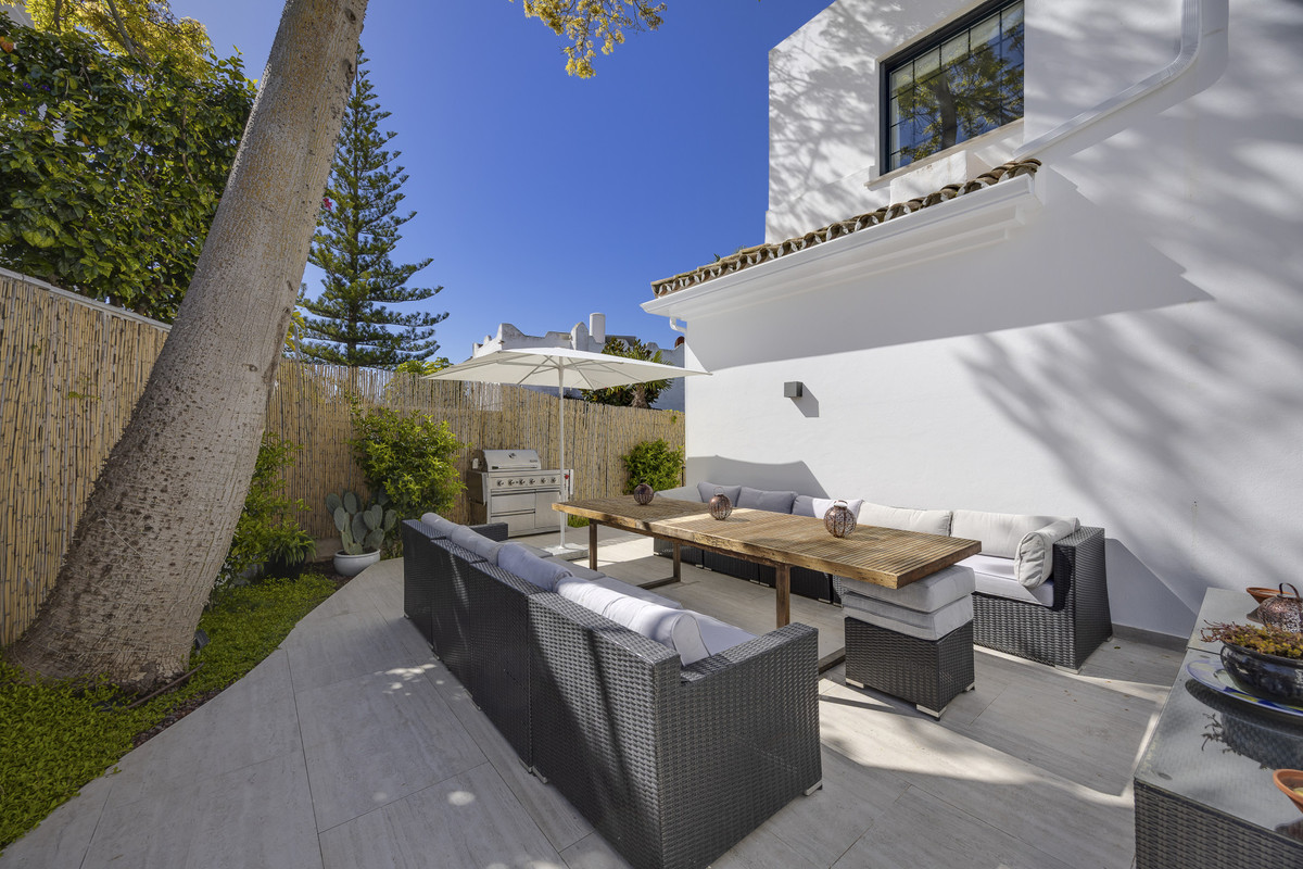 5 Bed Townhouse for sale in Guadalmina Alta Costa Del Sol, Málaga, Spain