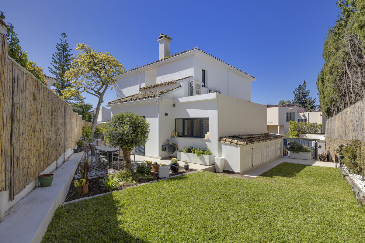 5 Bed Townhouse for sale in Guadalmina Alta Costa Del Sol, Málaga, Spain