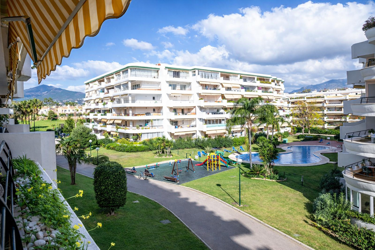 Se vende Apartamento Planta Media de 2 dormitorios en Costa Del Sol, Málaga, España