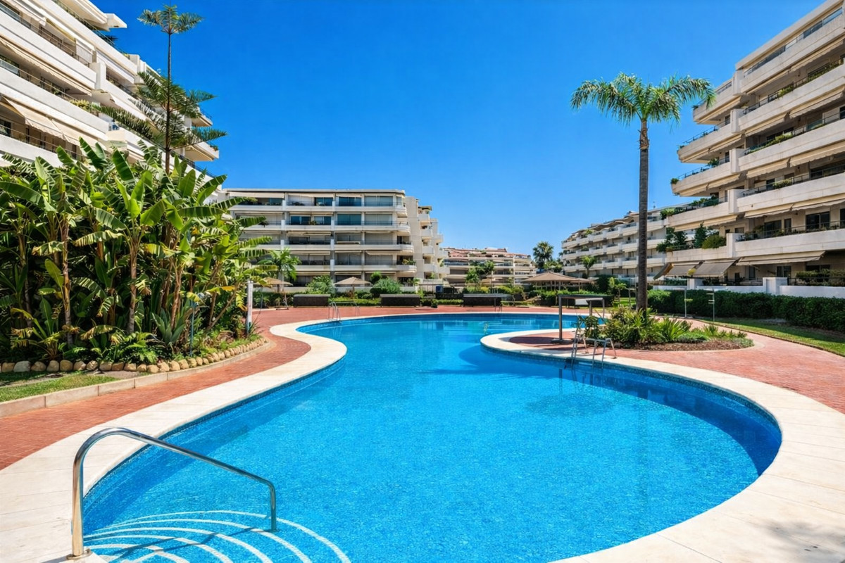Se vende Apartamento Planta Media de 2 dormitorios en Costa Del Sol, Málaga, España