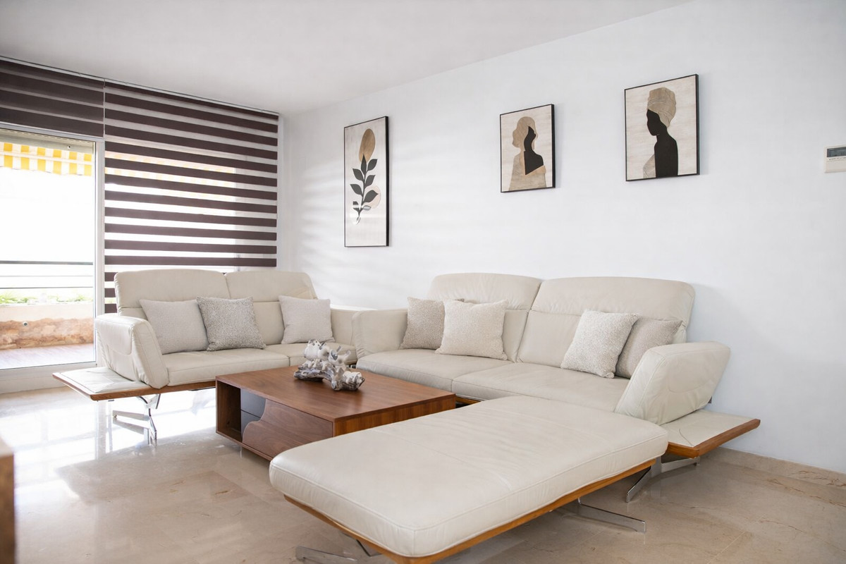 Se vende Apartamento Planta Media de 2 dormitorios en Costa Del Sol, Málaga, España