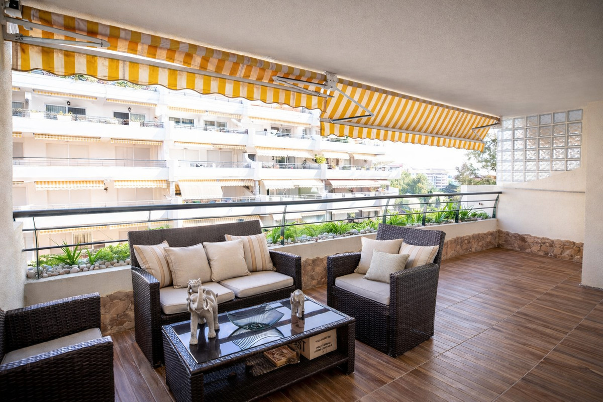 Se vende Apartamento Planta Media de 2 dormitorios en Costa Del Sol, Málaga, España