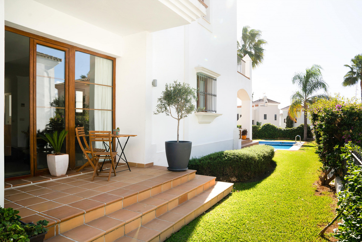 Se vende Villa - Chalet de 4 dormitorios en Costa Del Sol, Málaga, España
