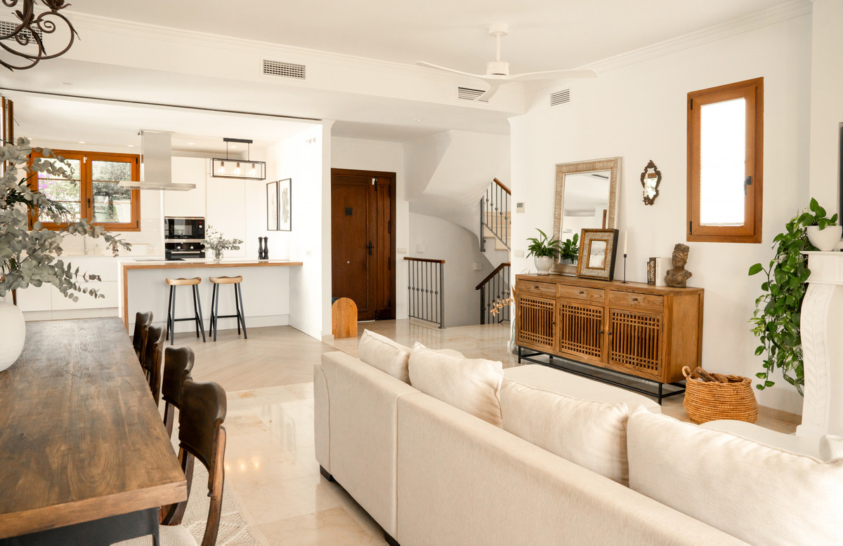 Se vende Villa - Chalet de 4 dormitorios en Costa Del Sol, Málaga, España