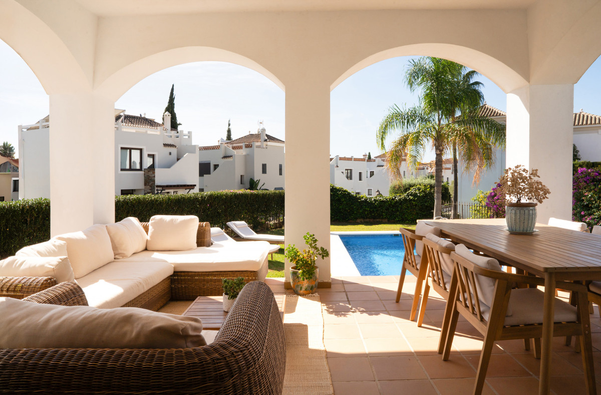 Se vende Villa - Chalet de 4 dormitorios en Costa Del Sol, Málaga, España