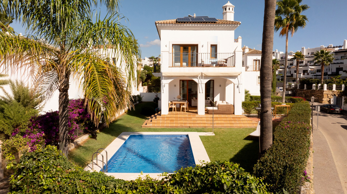 Se vende Villa - Chalet de 4 dormitorios en Costa Del Sol, Málaga, España