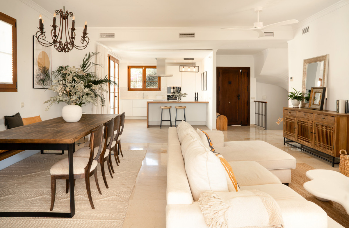 Se vende Villa - Chalet de 4 dormitorios en Costa Del Sol, Málaga, España